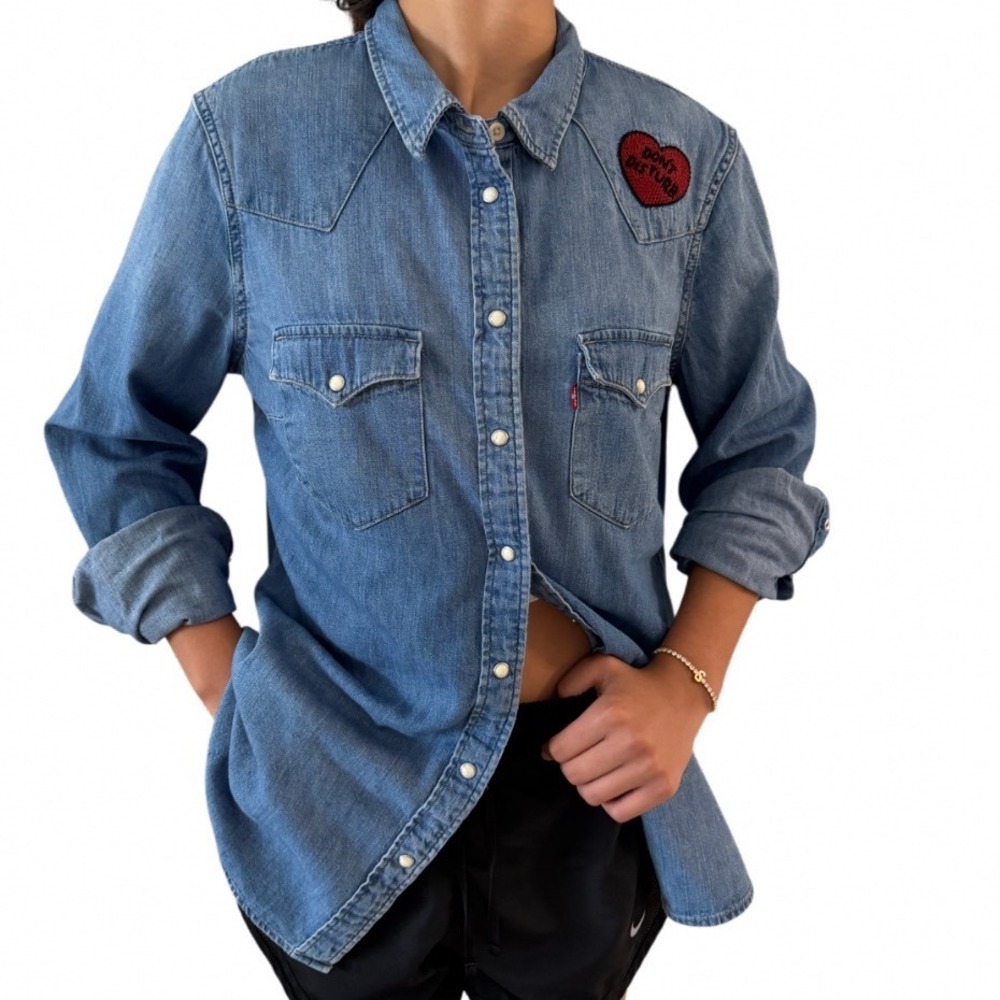 Levis Women Small Tailored Fit  Western Shirt Medium Wash Heart Pearl Button